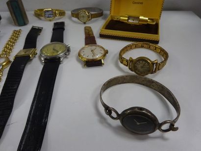null Lot de quinze montres bracelets d'homme et de dame en métal, modèles divers...