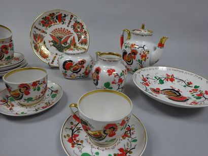 Manufacture de LOMONOSOV, URSS Service à thé en porcelaine polychrome et or à décor...