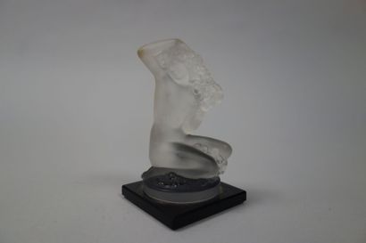 LALIQUE FRANCE Floréal. Statuette en verre moulé-pressé satiné. Signée. H.: 8,5 cm....