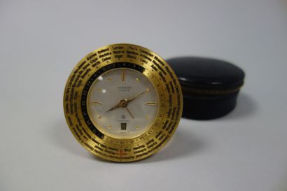HERMES Pendulette "World Time" de bureau de forme cylindrique en laiton doré et brossé....