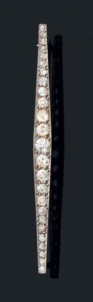 null Broche barrette en platine (950) sertie de diamants de taille ancienne en chute...