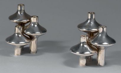A.MICHELSEN 
Paire de bougeoirs en argent uni (925) à trois lumières de forme cylindrique...
