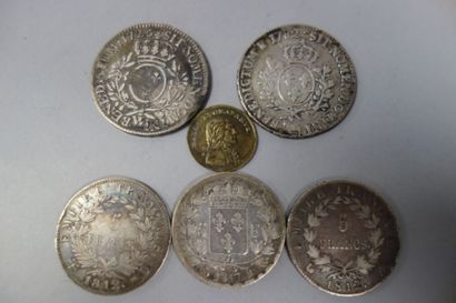 null Lot : 

19 monnaies, écus et divisionnaires en argent et en métal divers, françaises.

XVIIIème...