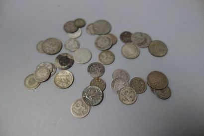 null Lot de monnaies comprenant :

-15 pièces de la fin de l'Empire Romain principalement...