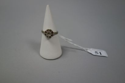 null Bague en or blanc (750) ornée d'un diamant de taille ancienne en serti griffes...