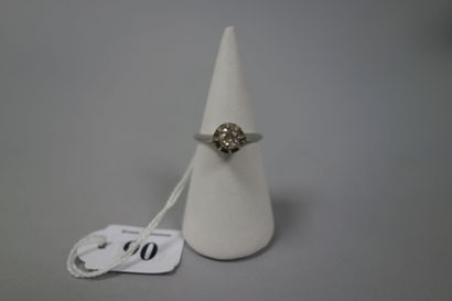 null Bague solitaire en or blanc (750) ornée d'un diamant de taille ancienne d'environ...