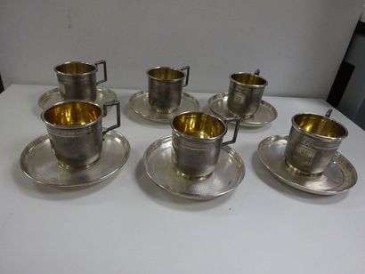 null Six tasses à café et sous-tasses en argent et vermeil (925) à décor de cartouche...