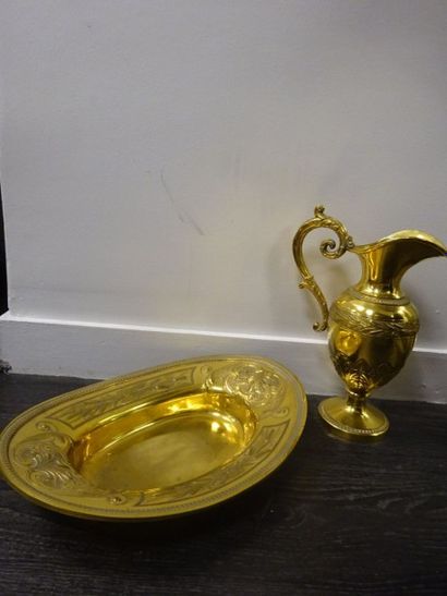 null Charles CHRISTOFLE (1805-1863)

Aiguière et son bassin en métal doré à décor...
