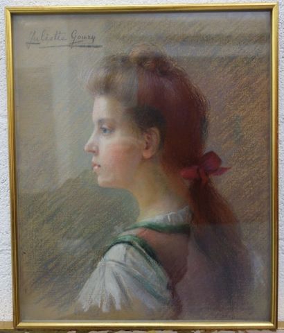 null Juliette GOURY (1878-1954) Portrait de jeune femme de profil au ruban rose.Pastel...
