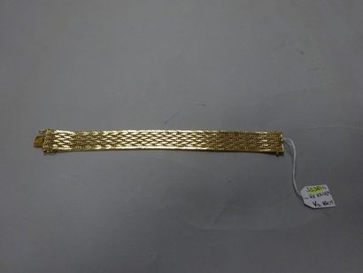 null Bracelet en or jaune (750) à maille tressé. 

L. : 18,5 cm. 

Poids : 38,5 ...