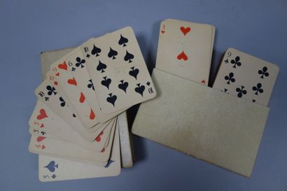 null D'après Léonor FINI (1907-1996)

Deux jeux de cartes, lithographies sur papier.

En...