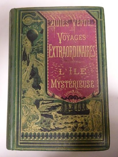 null Jules VERNE 

Voyages extraordinaires, L'île mystérieuse.

Edition J. Hetzel.

Cartonnage...
