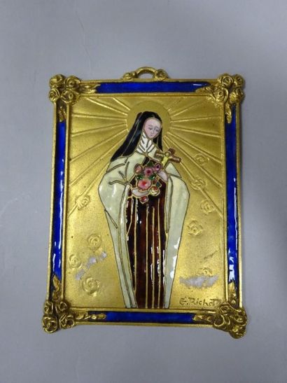 null G. RICHET

Sainte Thérèse.

Petite plaque en bronze doré partiellement émaillée...