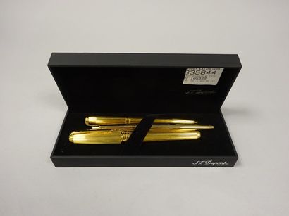 DUPONT Ensemble de trois stylos en métal doré rainurés (trois modèles différents)...