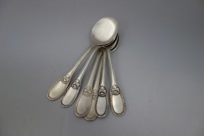 null Ensemble de six pelles à glaces en métal argenté, modèle néo Louis XVI à filet...