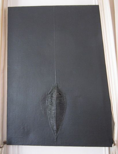 Ecole du XXème siècle Trilobite ou cocon.

Composition noire en relief.

Technique...