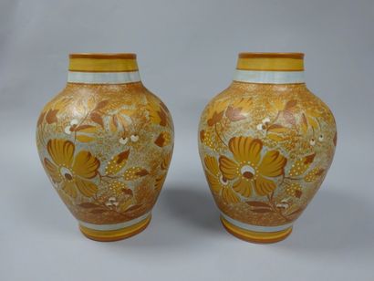 BOCH Frères et Keramis Suite de deux vases balustres en grès émaillée à décor de...