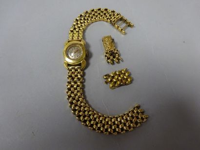 null OMEGA

Montre bracelet de dame en or jaune (750), bracelet en or tressé.

On...