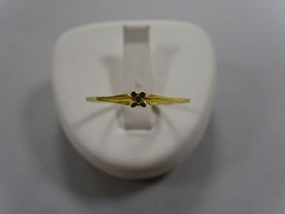 null Petite bague en or jaune (750) sertie d'un petit diamant taillé en rose.

Poids...