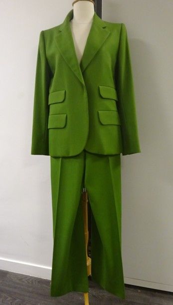 Yves SAINT LAURENT Rive Gauche Tailleur pantalon en lainage vert olive.

Petites...