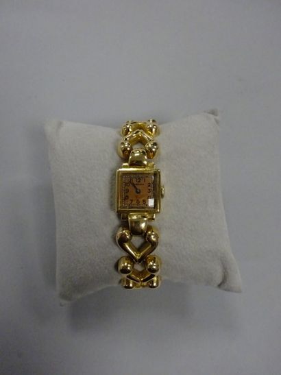 LONGINES 

Montre bracelet de dame en or jaune (750). 

Le boitier carré, le cadran...