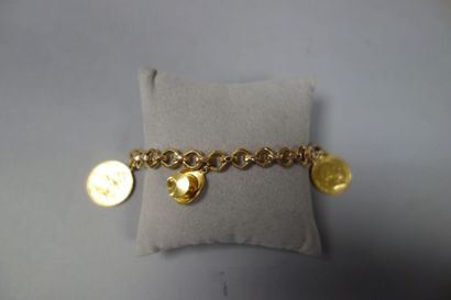 null Bracelet en or jaune (750) à maillons jaserons facettés retenant en pendant...