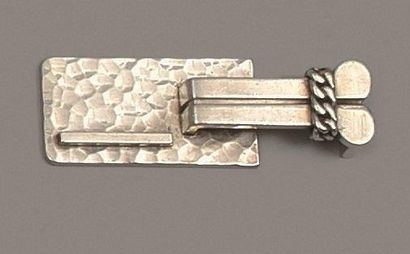 Jean DESPRES (1889-1980) 
Six porte-couteaux en métal argenté.
Formés d'une base...