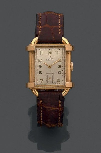 OMEGA Montre bracelet d'homme en or (750), boîte et attaches stylisées.
Cadran ivoire...
