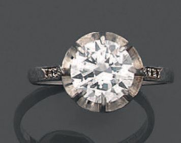 null Bague en platine (950) sertie d’un diamant taillé en brillant et de diamants...