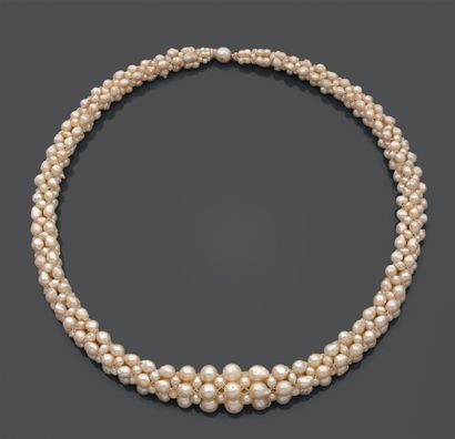 null Collier de perles d'eau de culture baroques, enfilage tressé en cordon.
Fermoir...