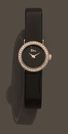 DIOR Modèle D

Montre bracelet de dame en acier, cadran circulaire à fond noir, la...