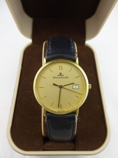 JAEGER LE COULTRE 

Montre bracelet d'homme. Boitier rond en or jaune (750). Cadran...