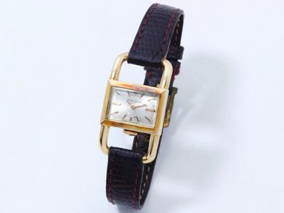 JAEGER LECOULTRE Etrier
Montre bracelet de dame en or (750).
Cadran argenté taché...