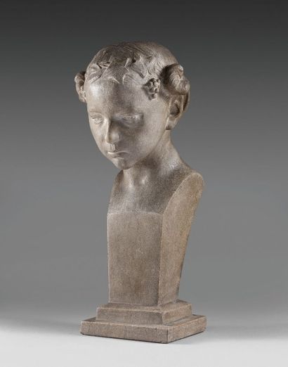 EUGENE D. PIRON (1875-1928) 
Buste de jeune femme à la tête ceinte de pampres.
Sculpture...
