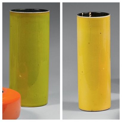 Georges JOUVE (1910-1964) 
Deux vases tubes en céramique émaillée, l'un jaune, l'autre...