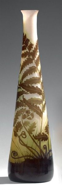 ÉTABLISSEMENTS GALLÉ 
Grand vase de forme conique à long col très légèrement évasé.
Epreuve...