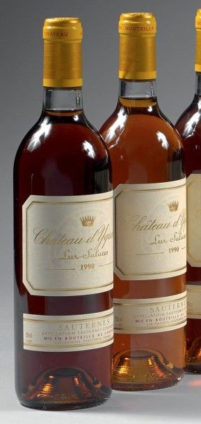 CHÂTEAU D'YQUEM Deux bouteilles, 1990.
Niveaux légèrement bas