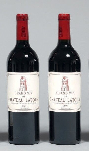 null Château LATOUR 2 bouteilles, 2001.
Une étiquette avec des usures