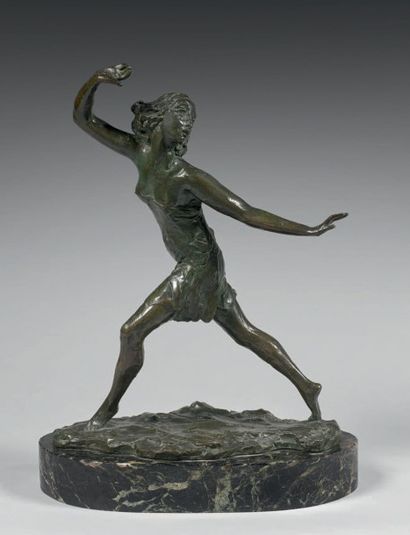 Francesco LA MONACA (1882 - 1937) Jeune danseuse.
Epreuve en bronze à patine verte...