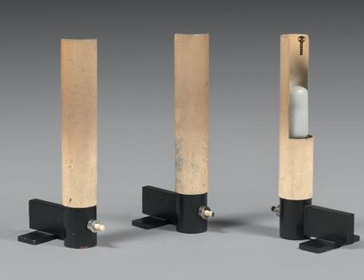 GINO SARFATTI (1912 - 1985) Ensemble de trois lampes de table 585, modèle créé en...