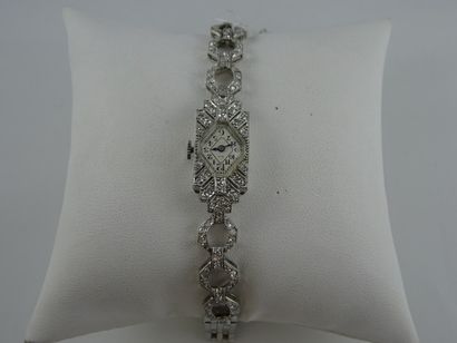 LIP 

Montre bracelet de dame en or gris (750), cadran de forme losangique.

Lunette...