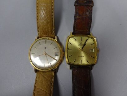 LIP ou OMEGA Lot de deux montres bracelets d'homme en métal doré dont : 

- Une LIP...