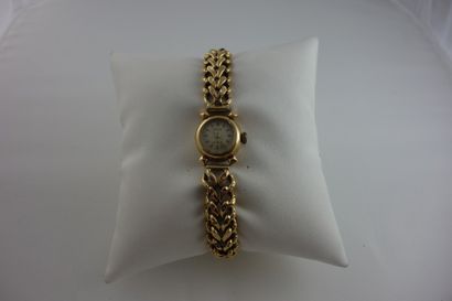KODY Montre bracelet de dame en or jaune (750). 

Boitier rond, bracelet maille or...