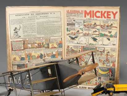 null Un album relié le Journal de Mickey ,1ère année du n°1 à 52, 1934-1935. En ...