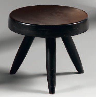 Charlotte PERRIAND (1903-1999) Tabouret en bois noirci à piètement tripode et assise...