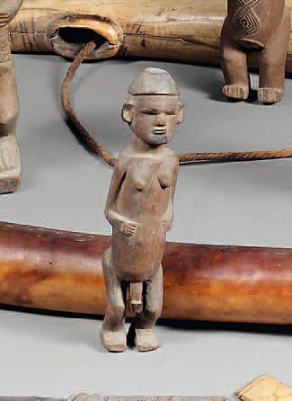 null HOMME nu H. 14,5 cm. Statuette Bembe du Congo collectée en 1930, mais jamais...
