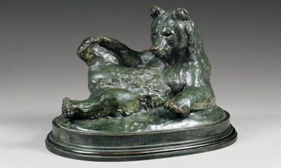Antoine-Louis BARYE (1796-1875) Ours assis. Epreuve en bronze à patine verte d'édition...