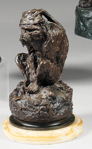 Christophe FRATIN (1801-1864) Singe assis. Epreuve en bronze d'édition ancienne à...