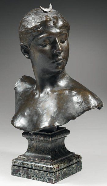 Alexandre FALGUIÈRE (1831-1900) Buste de Diane. Epreuve en bronze à patine brun-vert,...
