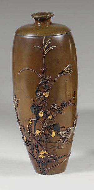Vase ovoïde en bronze à patine brune décoré...